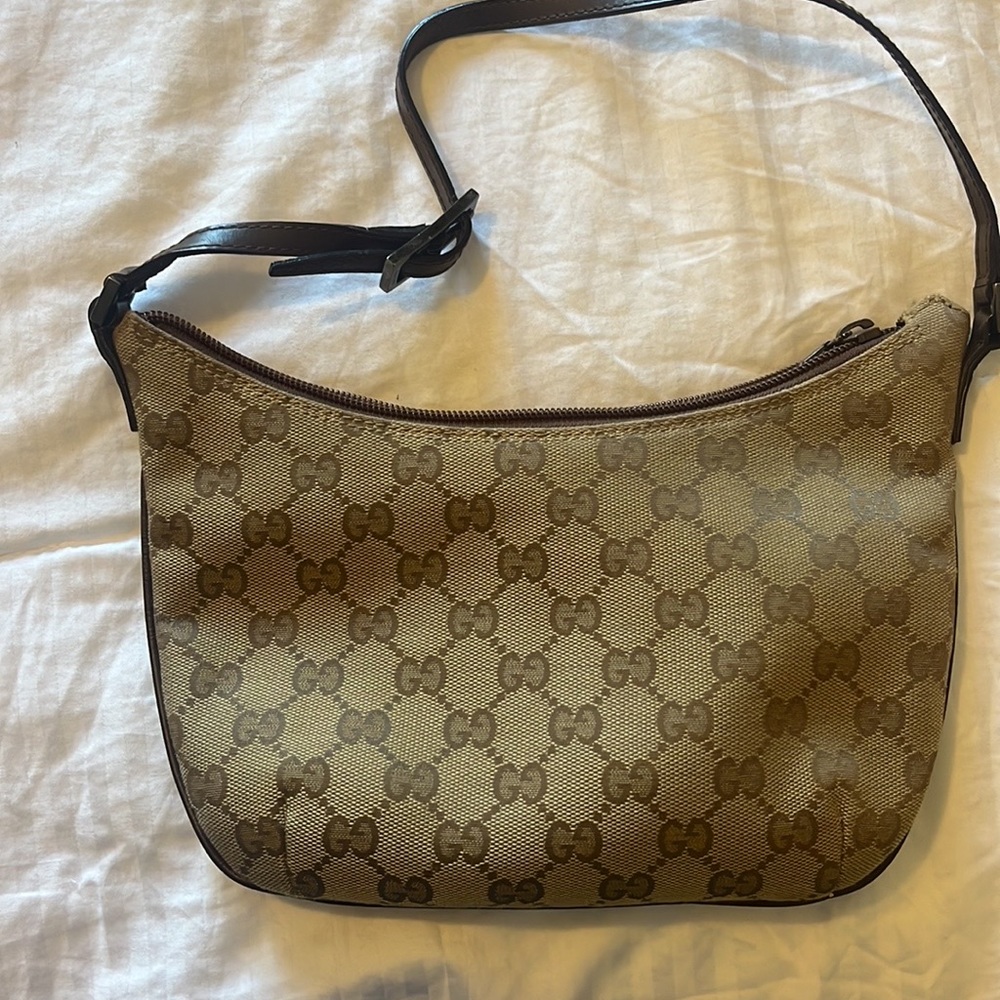 Super cute Gucci pochette!